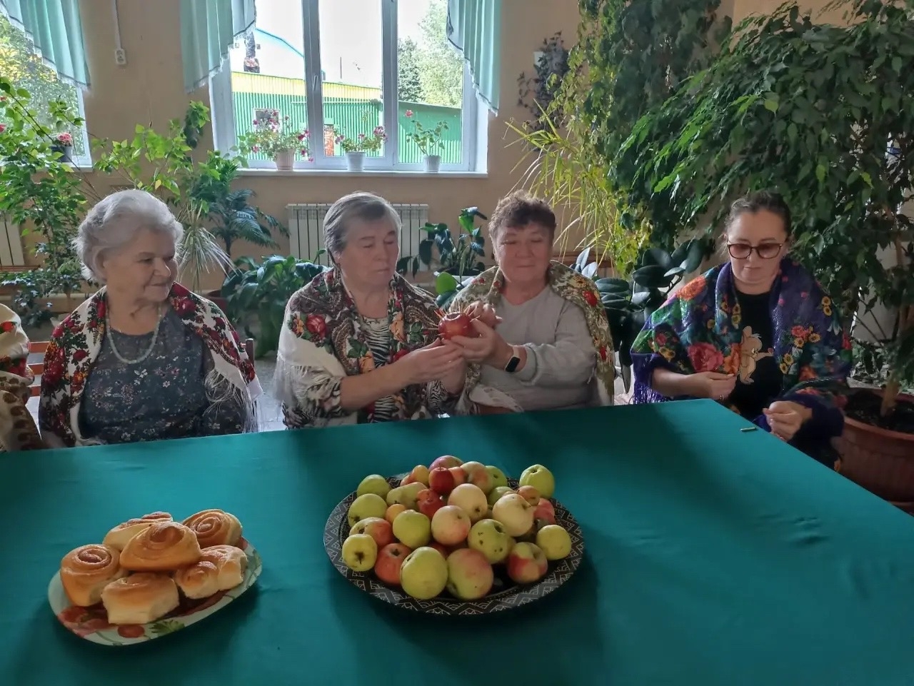 Алма Спасы бәйрәме табын артында дәвам итте