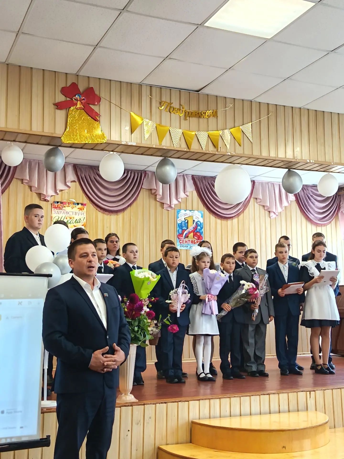 Җөри мәктәбендә тантаналы линейка