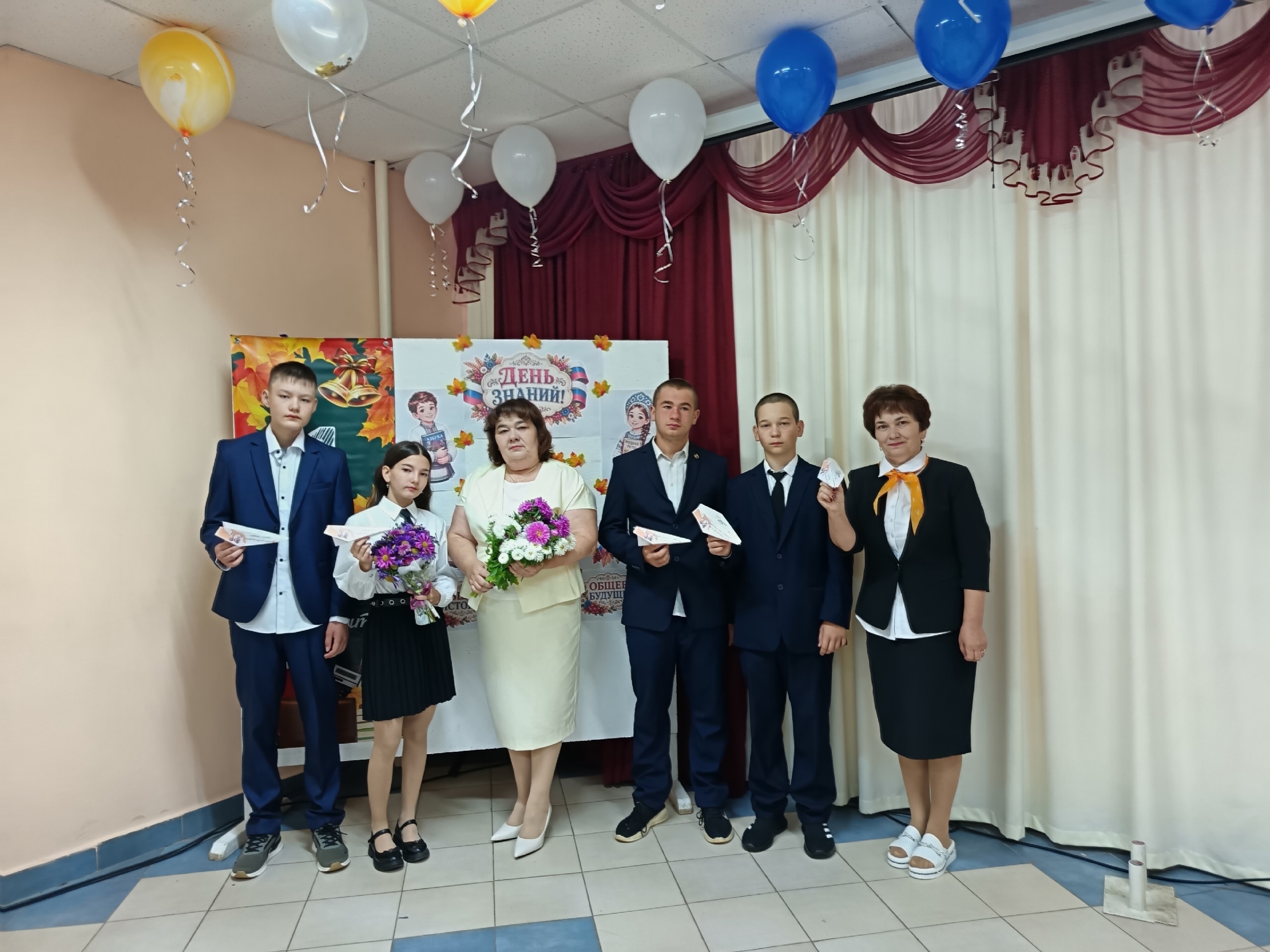 Кулларда истәлекле самолетлар