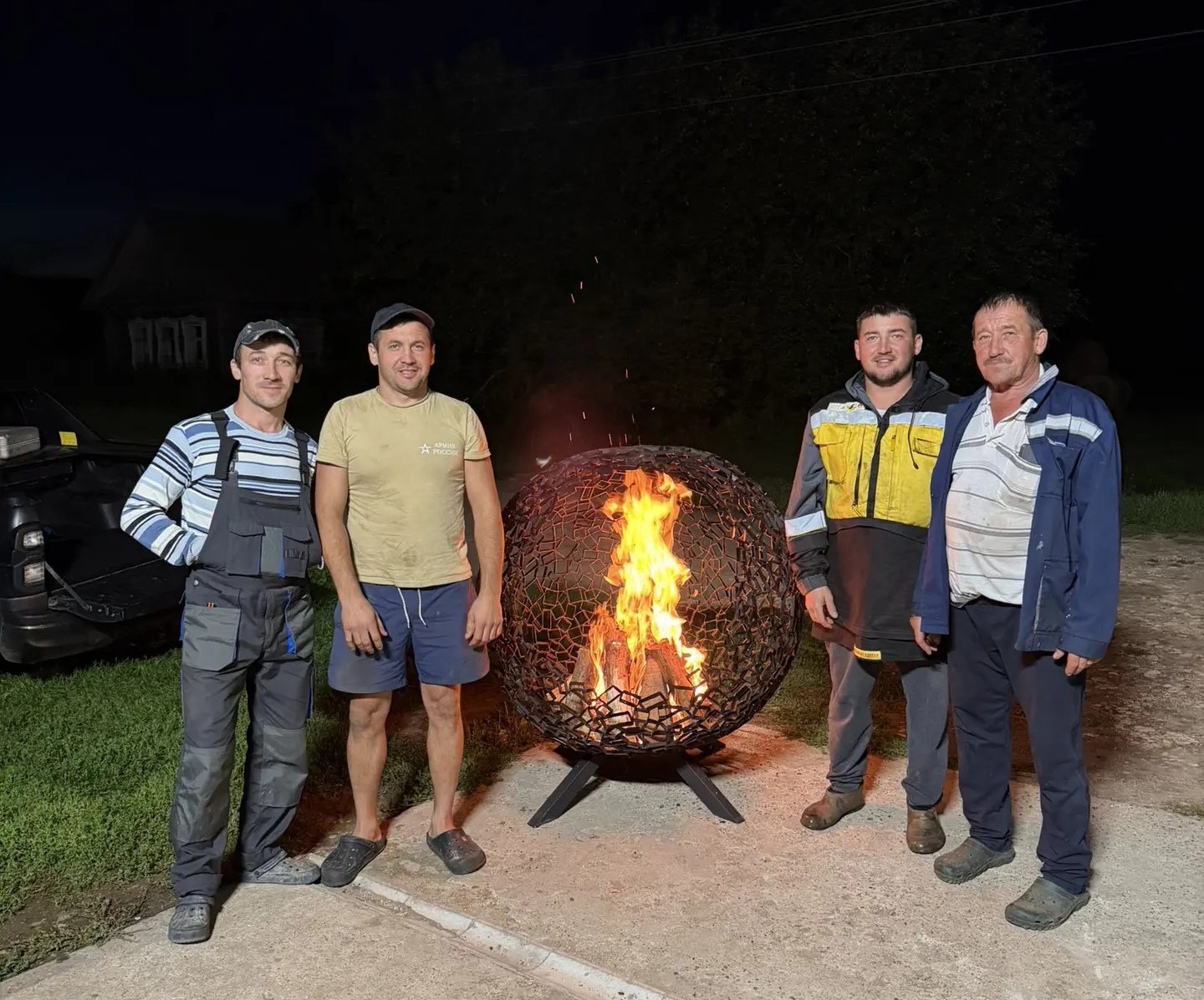 Федя Крешков бертуганнары һәм әтисе белән