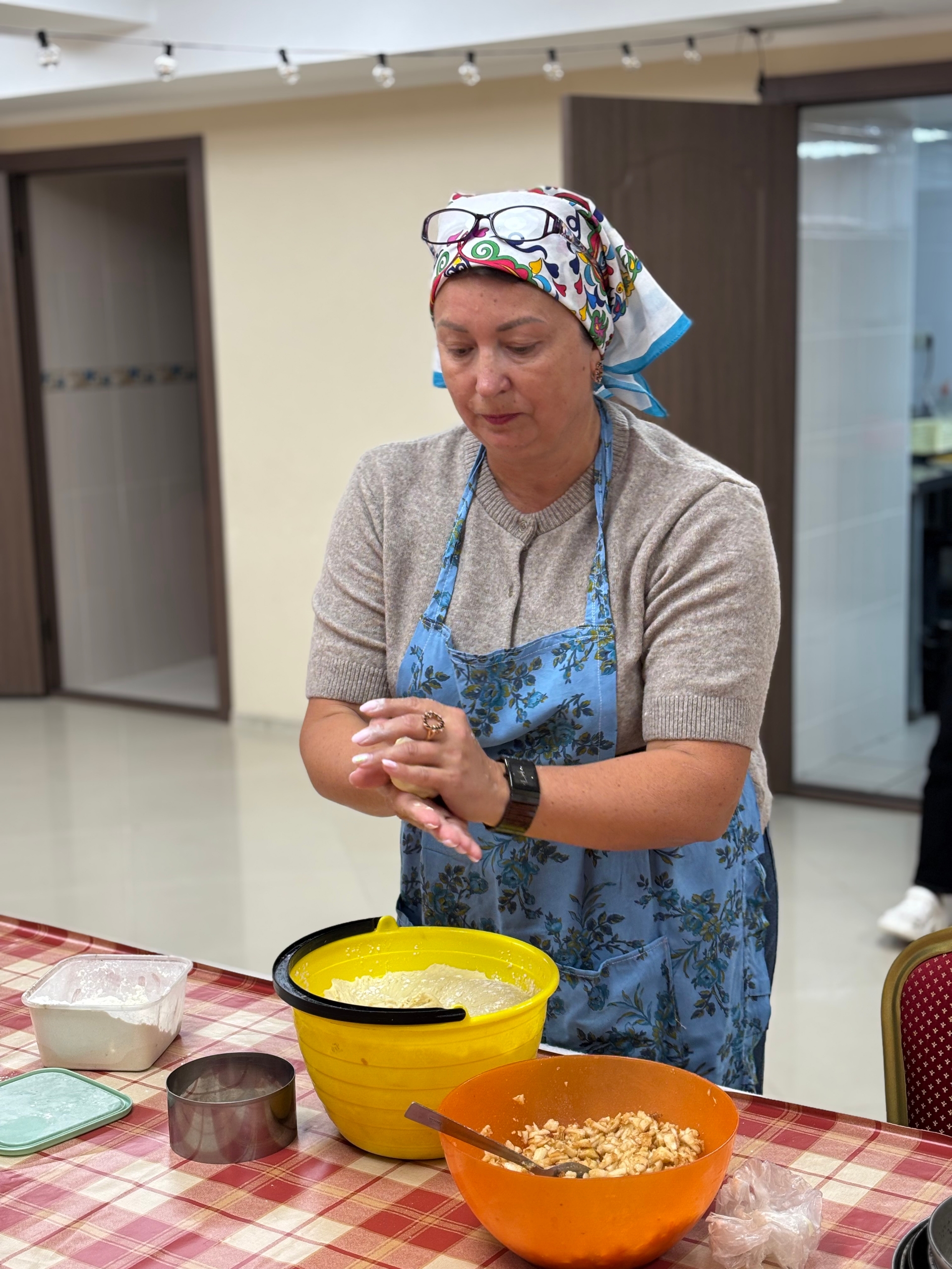 Вероника Михайлова Покрау бөккәне пешерергә өйрәтте