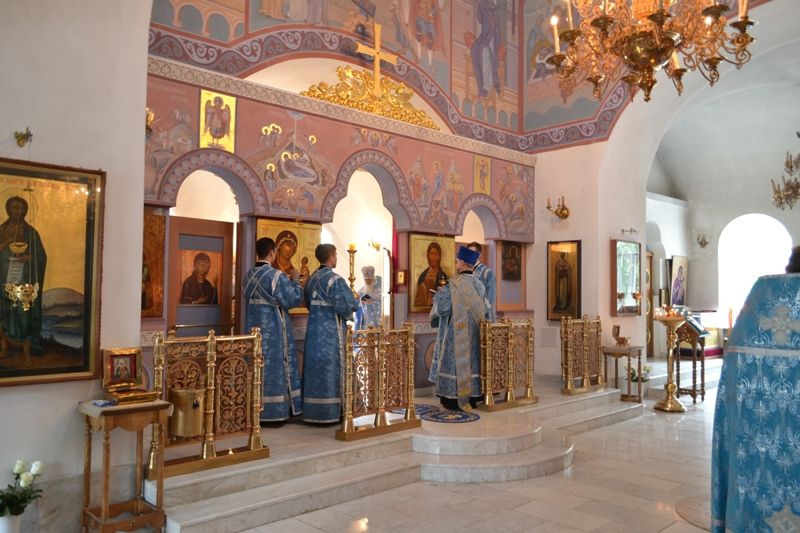 Тихвинский храм Казани отметил престольный праздник  Фоторепортаж
