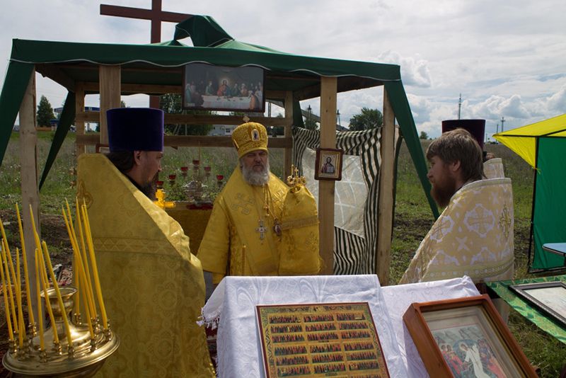 У строящегося кряшенского храма в Чистополе прошла Божественная литургия Фоторепортаж