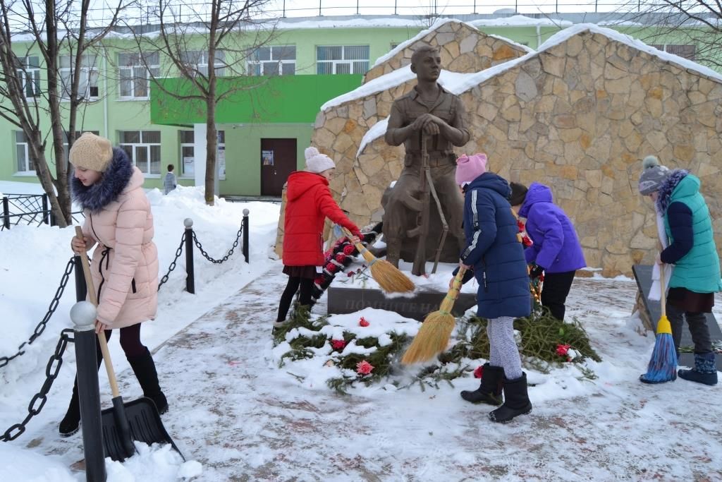 В селе Князево провели акцию "Чистый памятник"