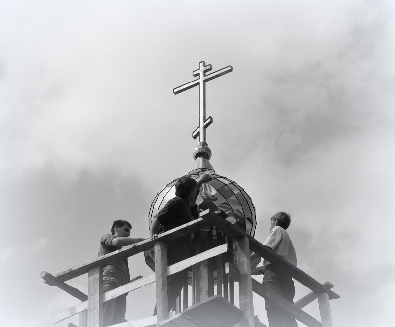 На строящийся храм села Сетяково установили купол