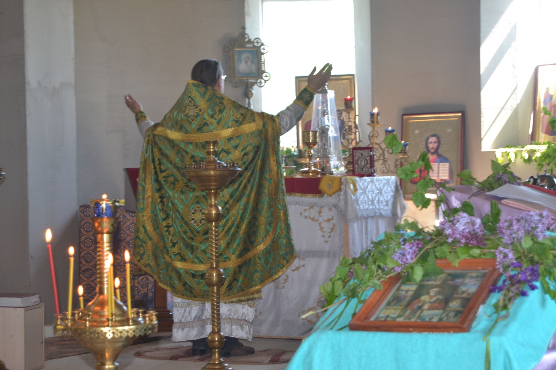 В храме Святителя Николая Чудотворца села Князево провели Троичное богослужение
