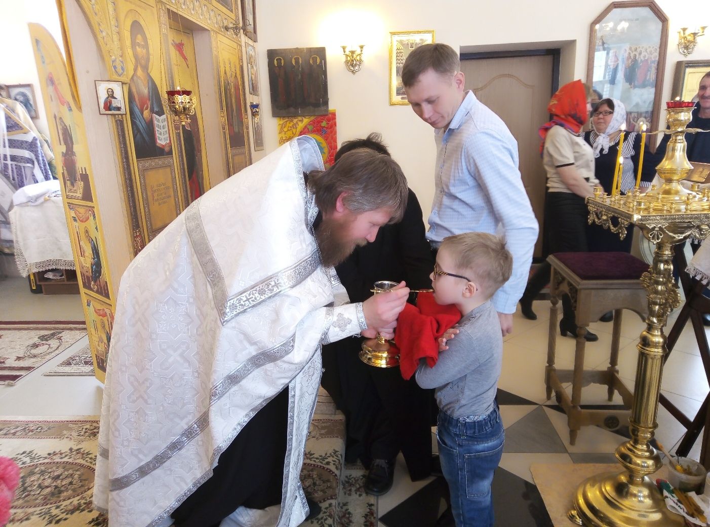 Таинство крещения на приходе трёх святителей Казанских - фото