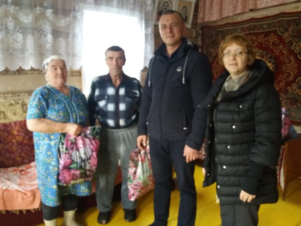 В селе Ковали поздравили пенсионеров