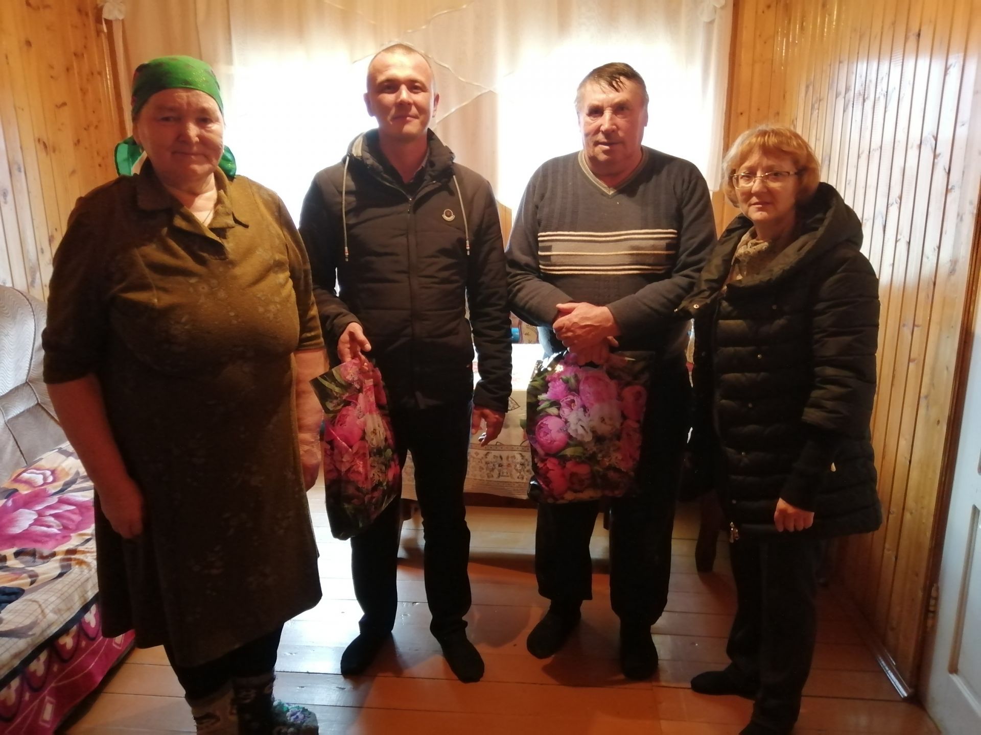 В селе Ковали поздравили пенсионеров