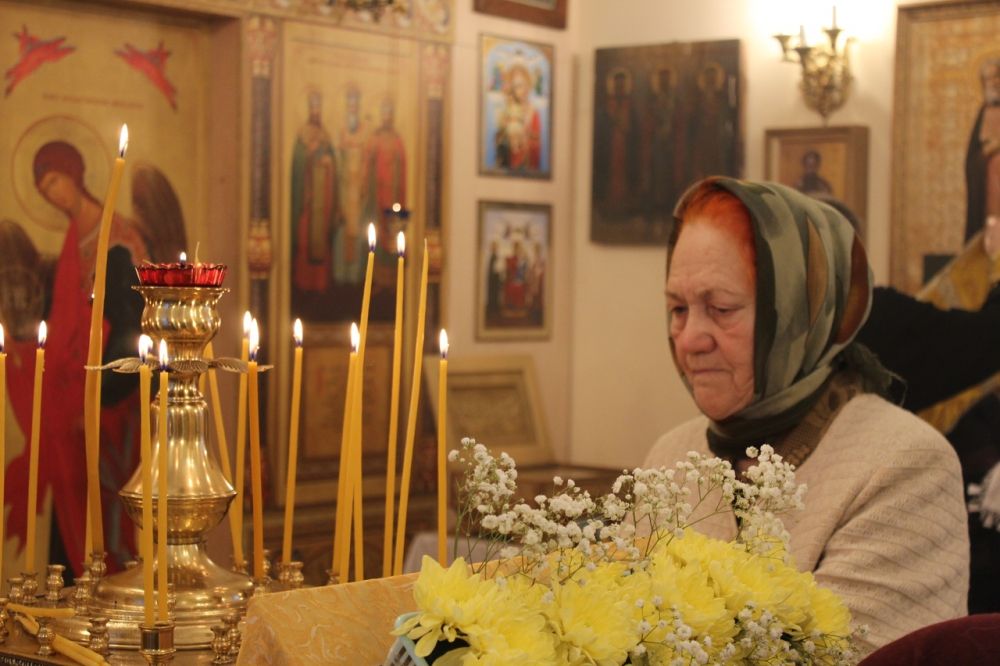 В приходе Трёх святителей Казанских почтили память святителя Гурия Казанского