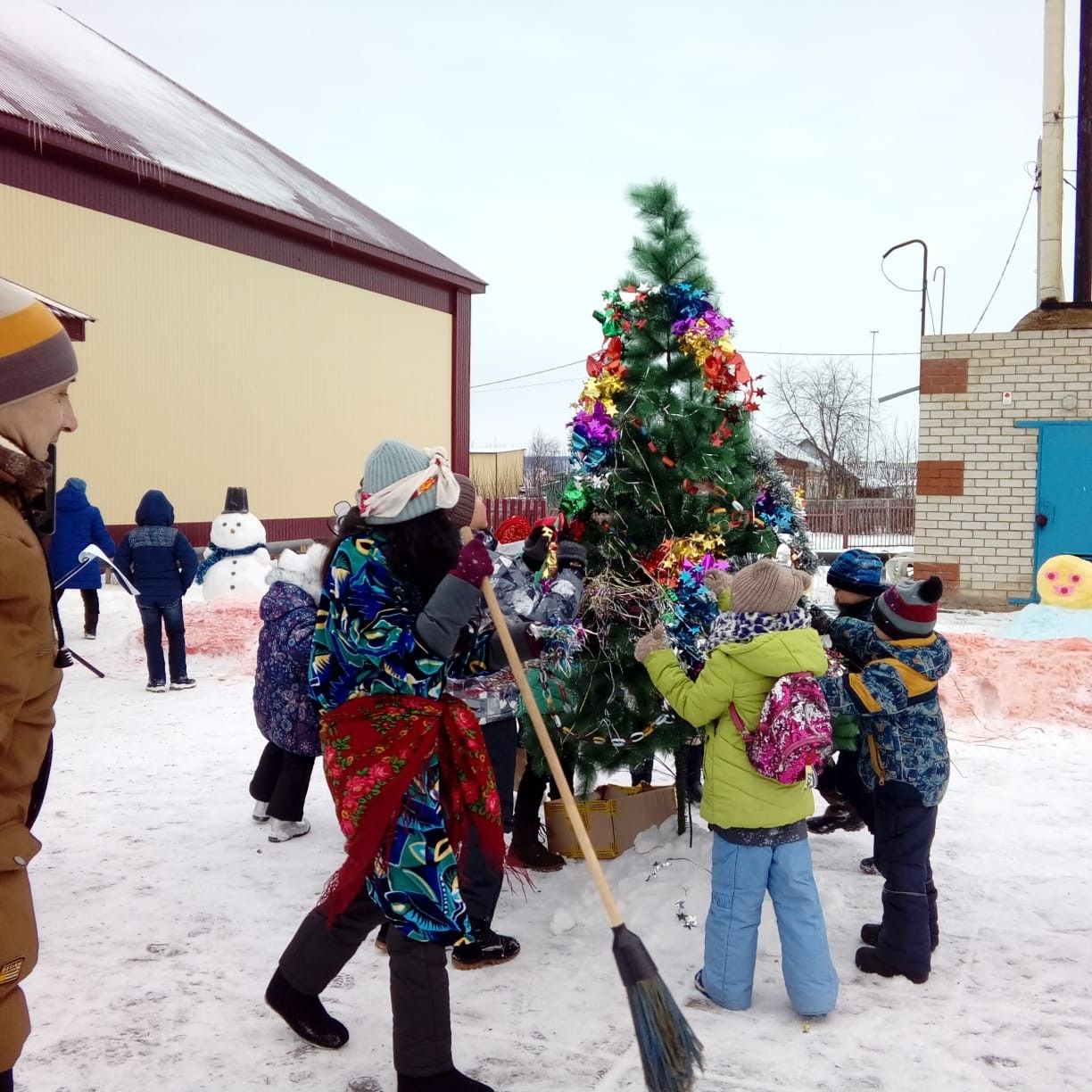 В Савалеево отпраздновали «Открытие новогодней ёлки»