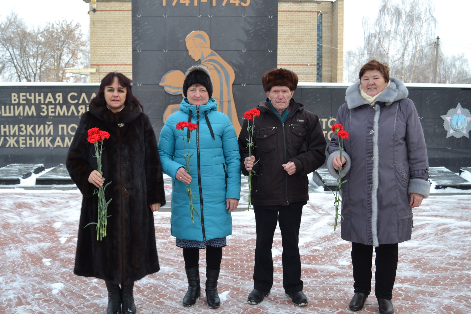Ко Дню неизвестного солдата в посёлке Татарстан прошёл митинг