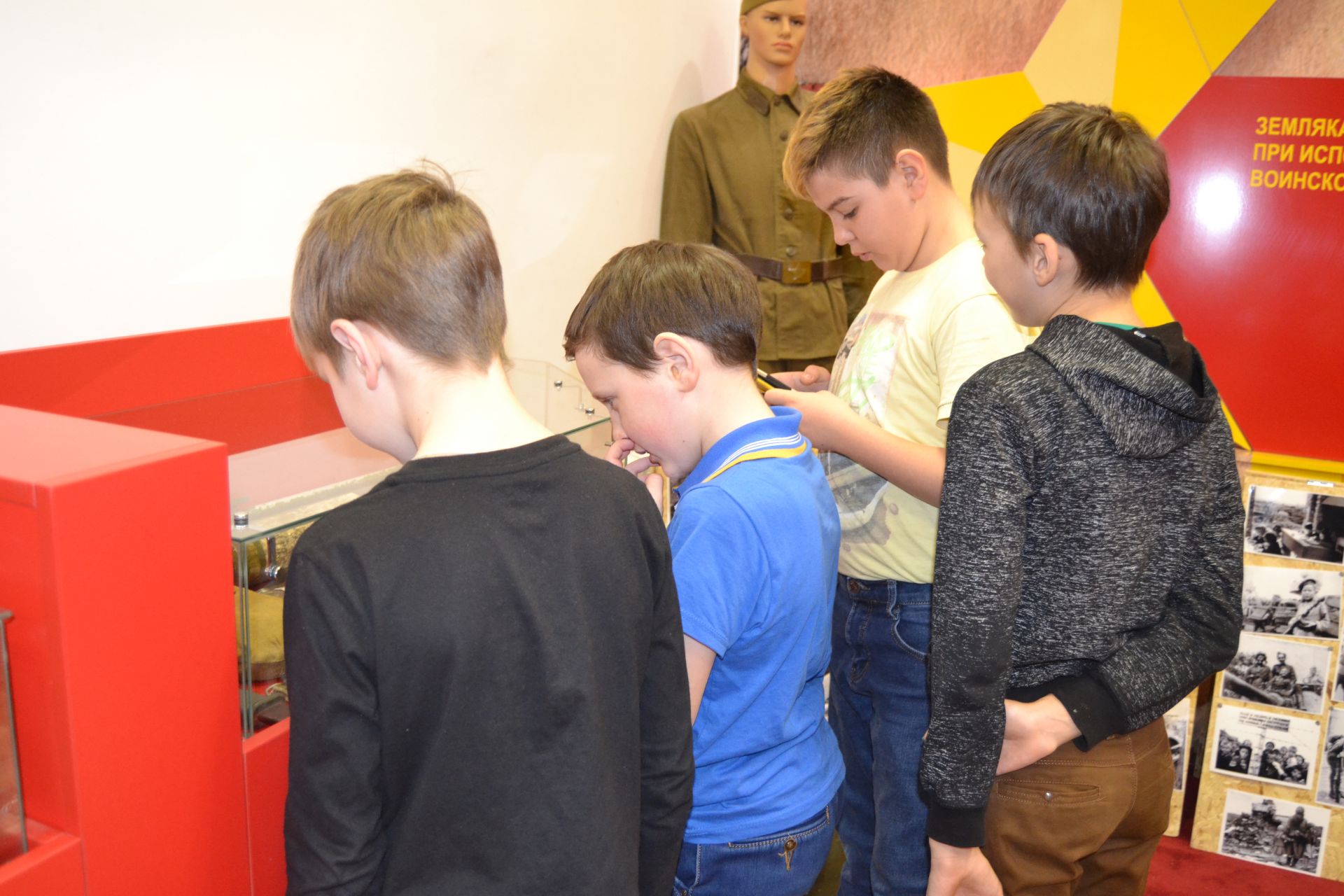 Школьники посёлка Татарстан посетили Музей боевой славы «Патриот»