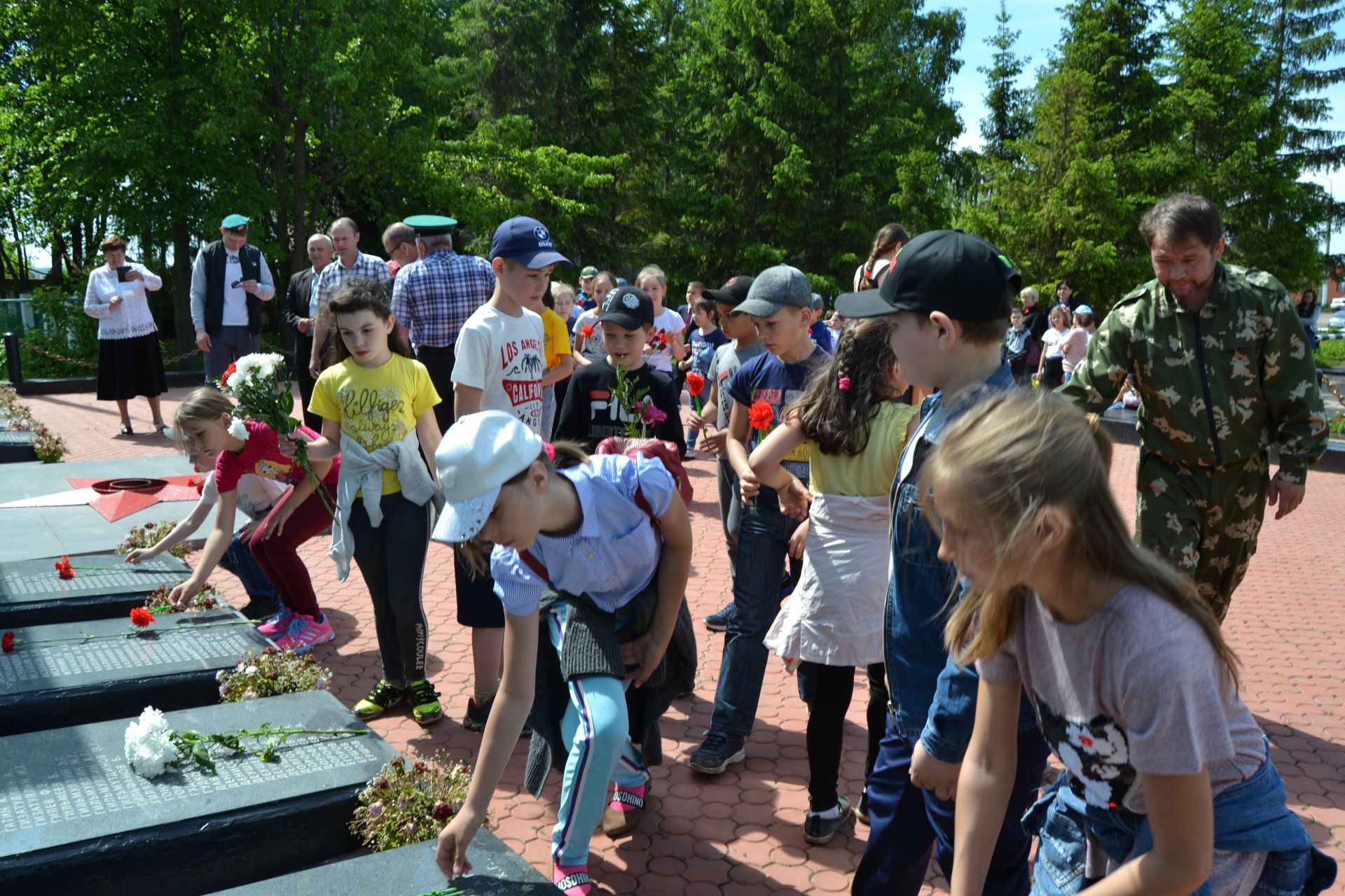 В посёлке Татарстан прошёл торжественный митинг ко Дню пограничника