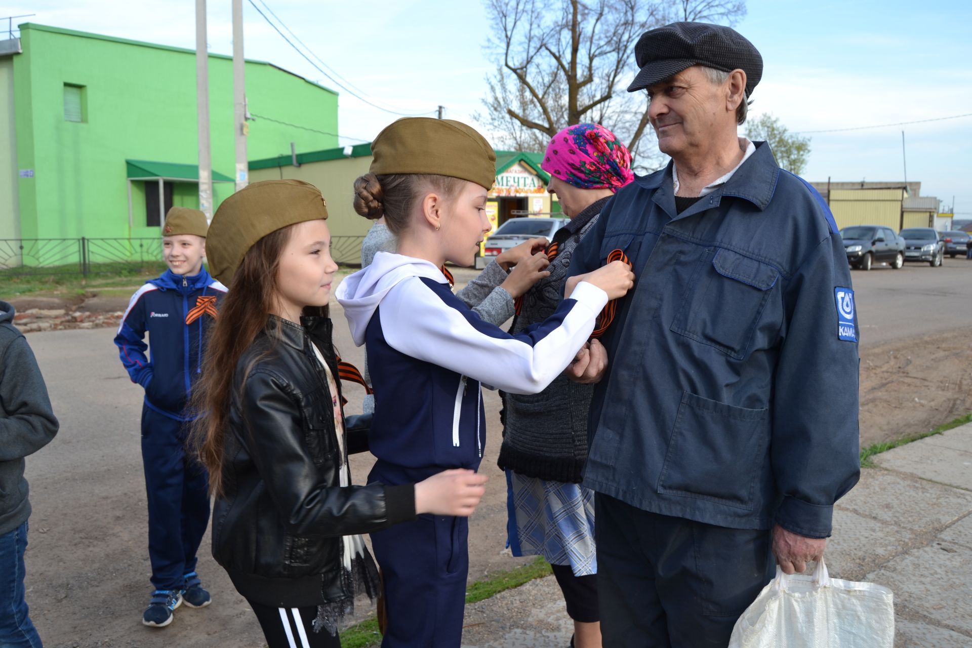В посёлке Татарстан прошла патриотическая акция «Георгиевская ленточка»