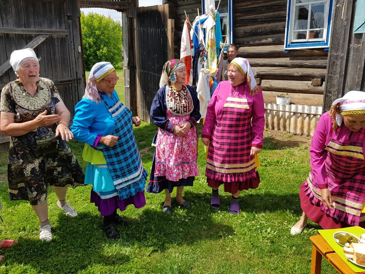 В деревне Верхний Шурняк Елабужского района идёт подготовка к Троице