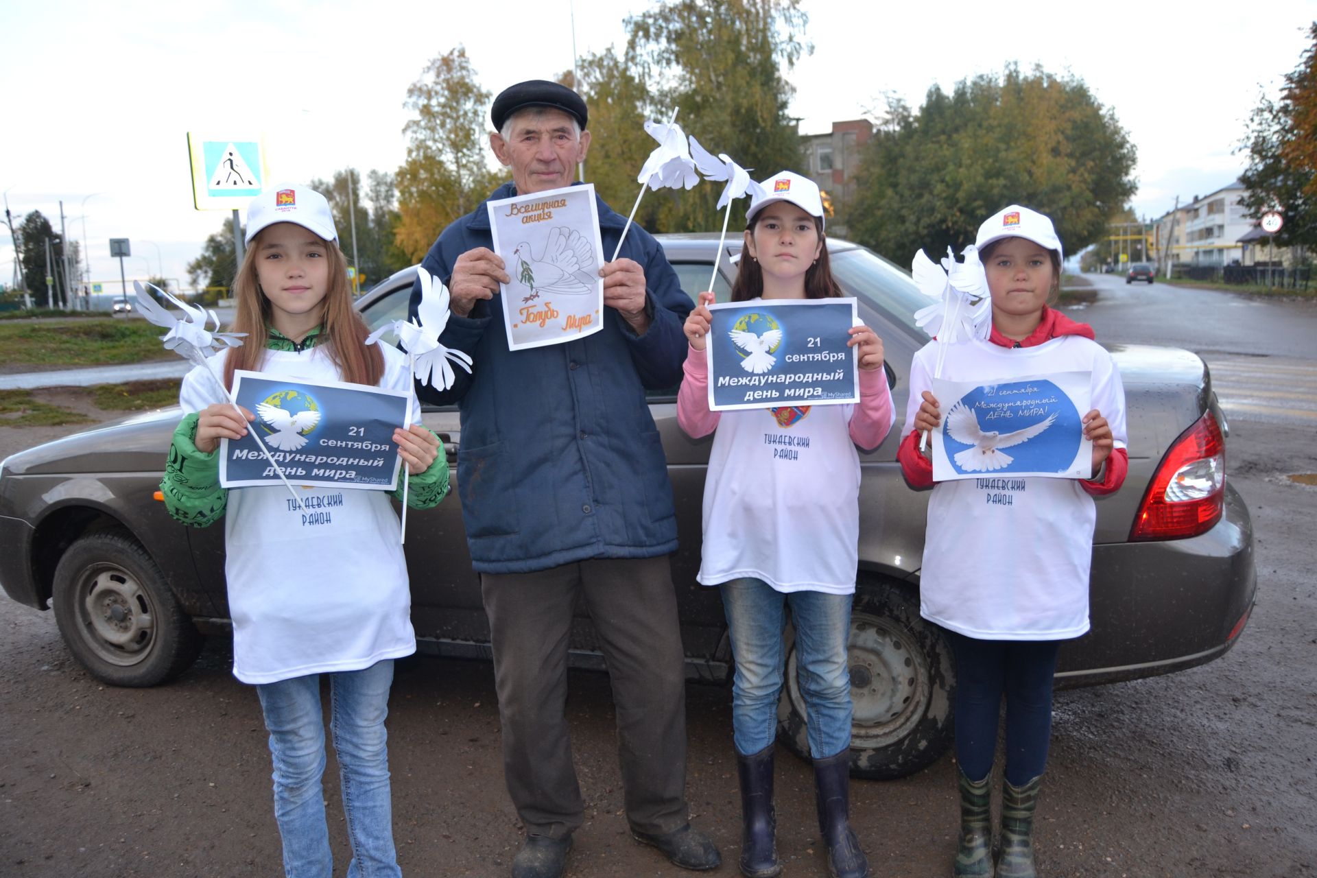В посёлке Татарстан прошла патриотическая акция «Голубь мира»
