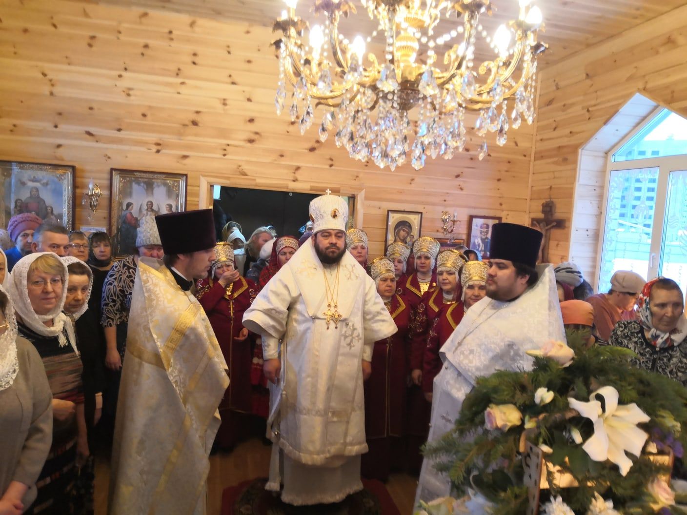 Епископ Чистопольский и Нижнекамский Игнатий провёл Божественную Литургию в приходе Рождества Христова