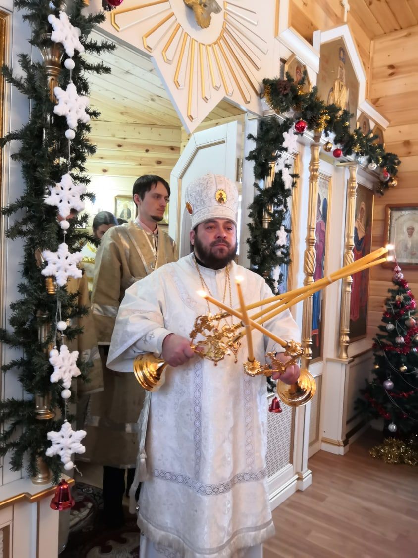 Епископ Чистопольский и Нижнекамский Игнатий провёл Божественную Литургию в приходе Рождества Христова