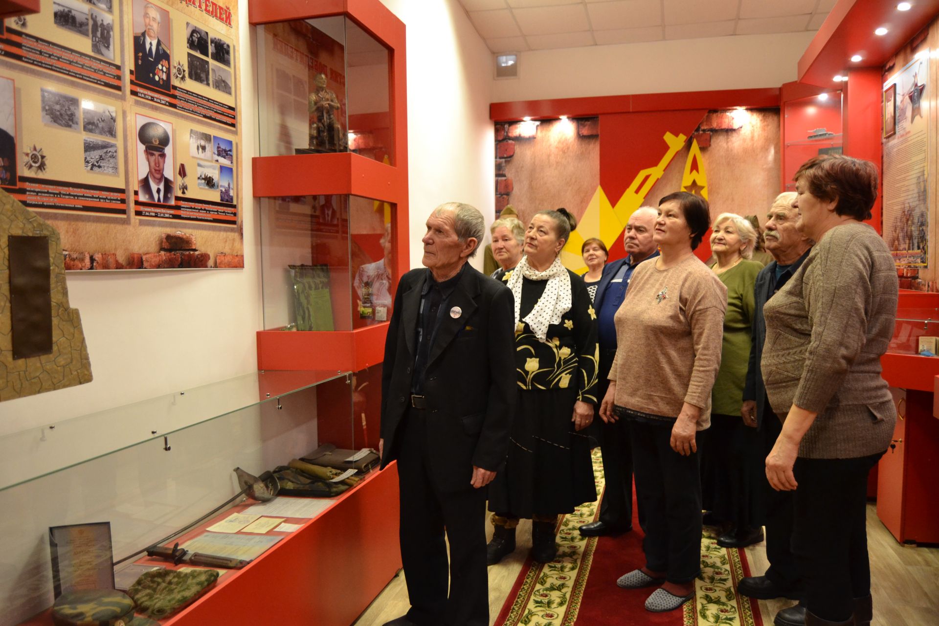 В посёлке Татарстан провели экскурсию в Музей боевой славы «Патриот»