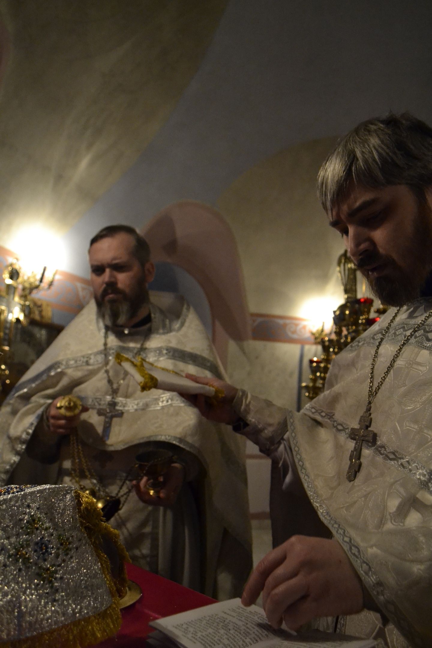 В день памяти Николая Ильминского в Тихвинском храме провели Божественную Литургию