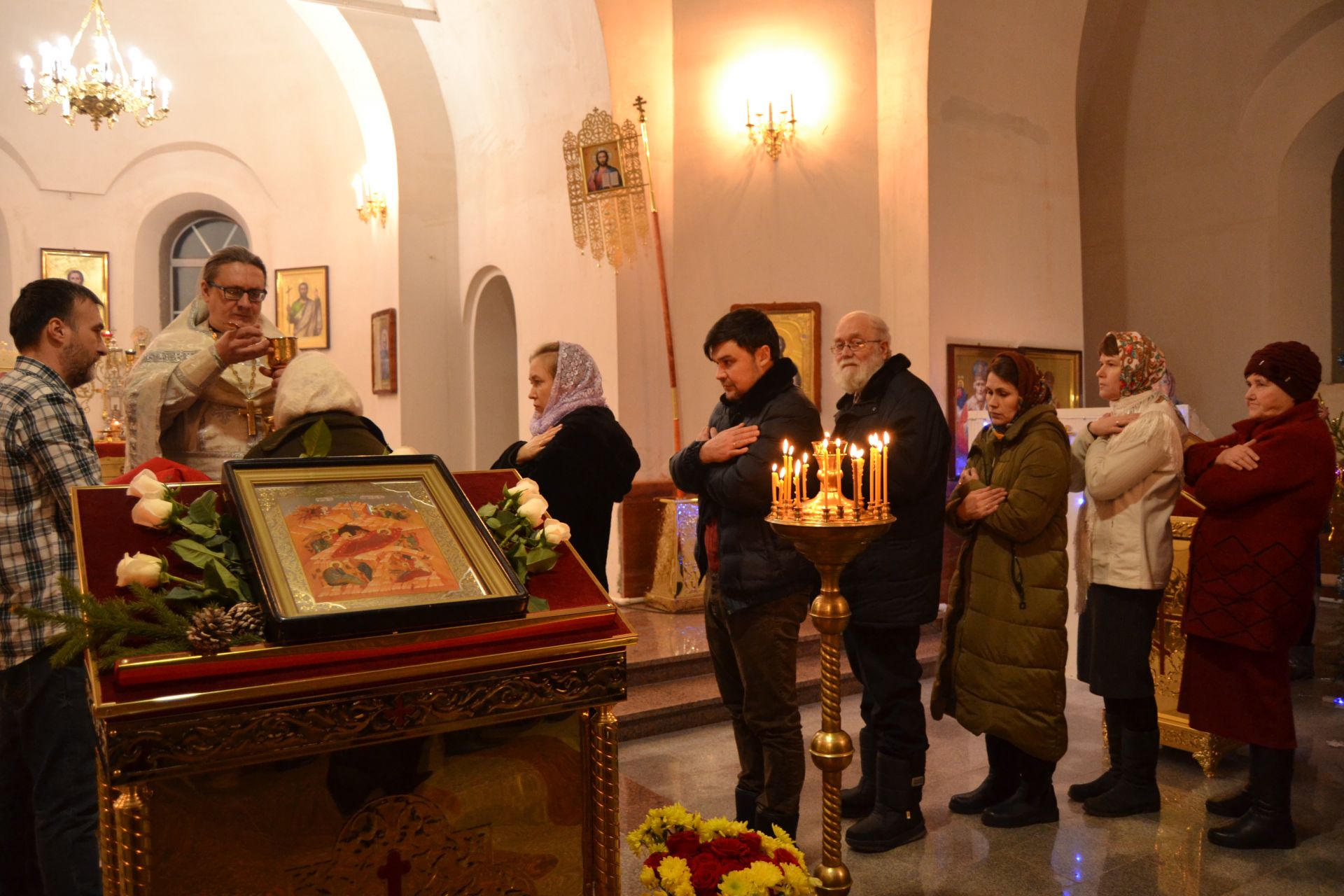 В храме Святителя Николая Чудотворца села Князево прошла ночная литургия в честь Рождества Христова