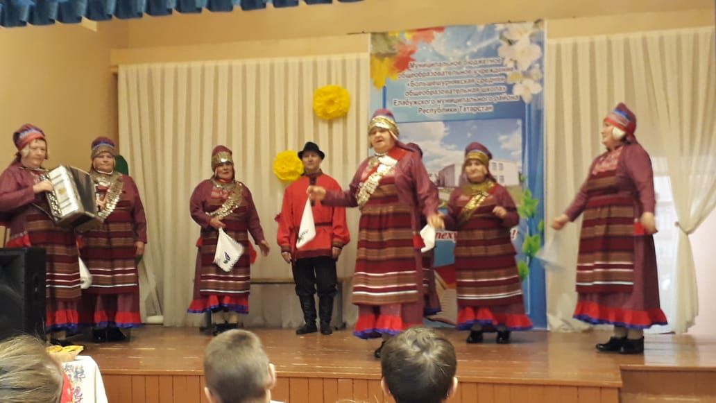Олы Шүрнәк мәктәбендә тел һәм мәдәнияткә багышланган фестиваль узды - фото, видео