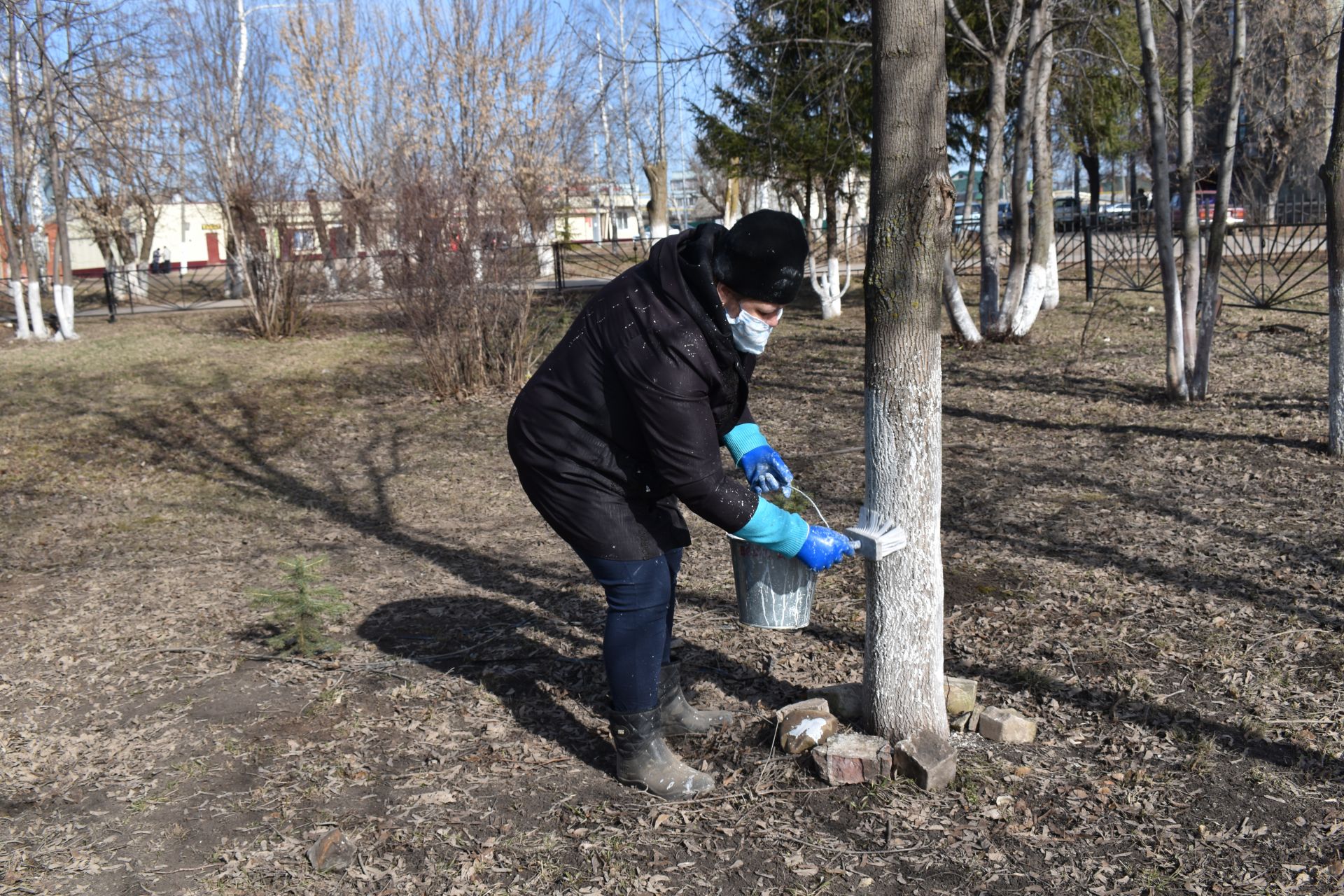 В поселке Татарстан провели экологическую акцию «Сделаем посёлок цветущим»