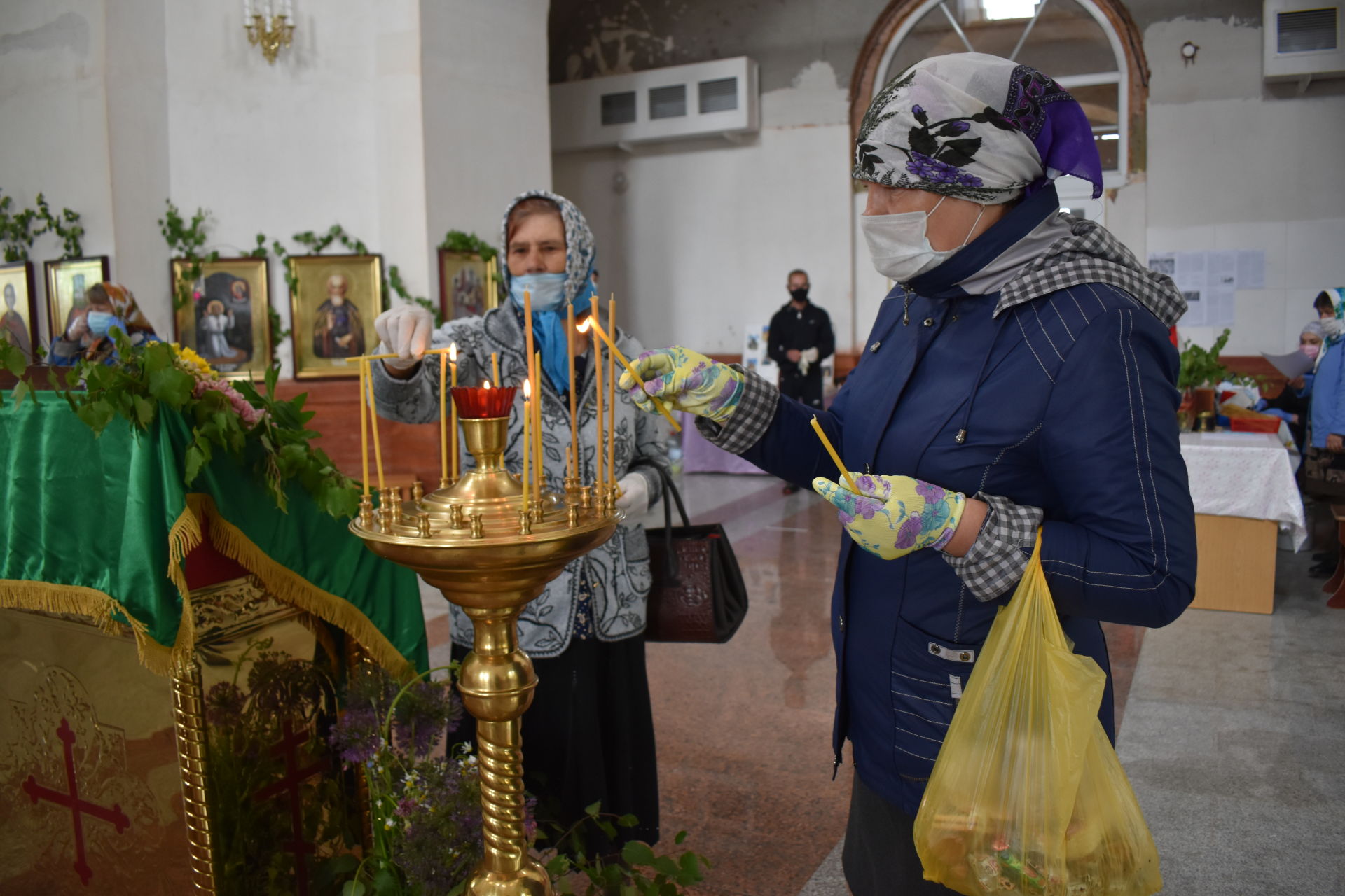 В селе Князево прошла праздничная литургия в честь праздника Троицы