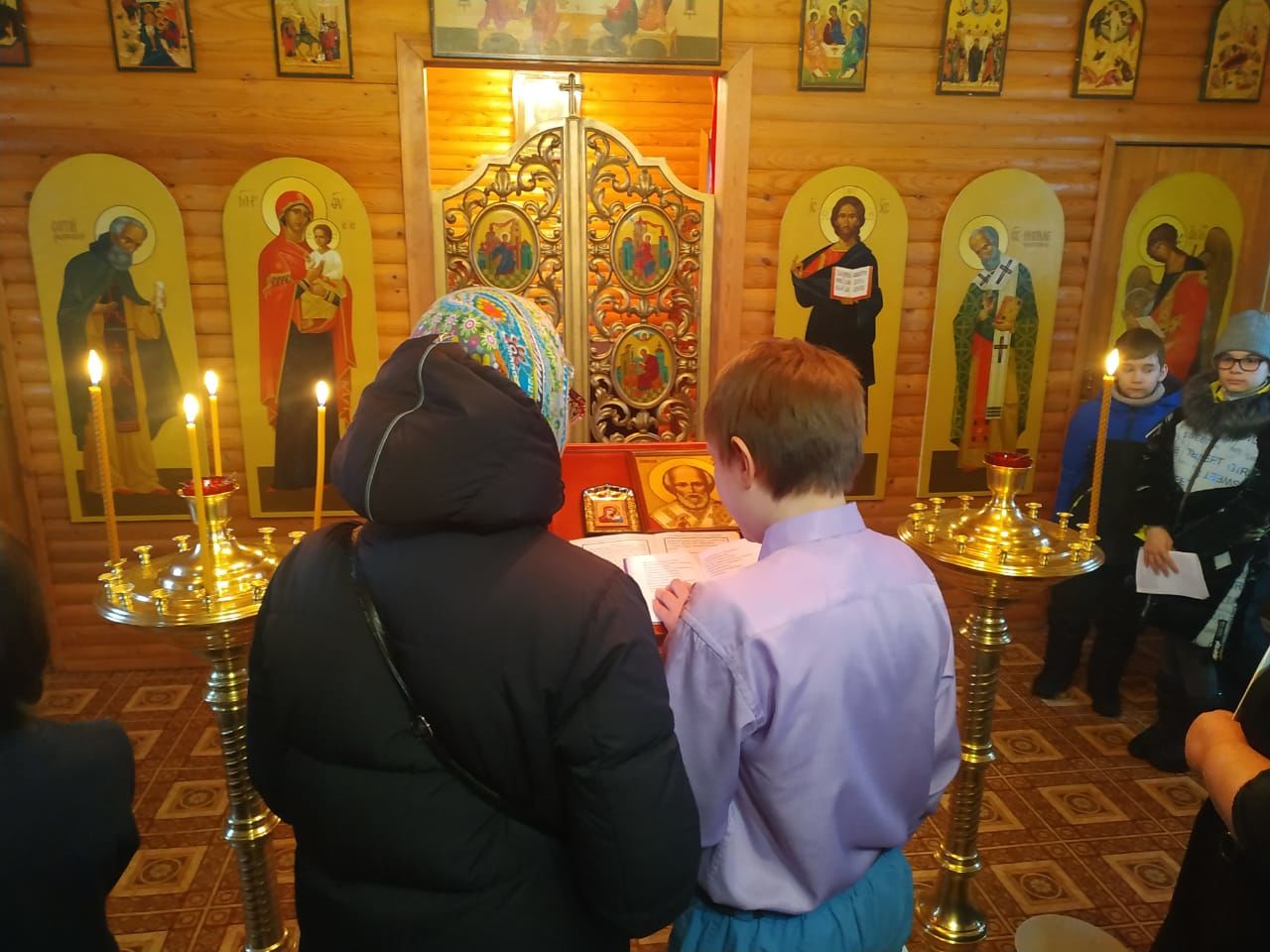 В Нижнекамске на приходе храма Воскресения Христова прошла детская литургия