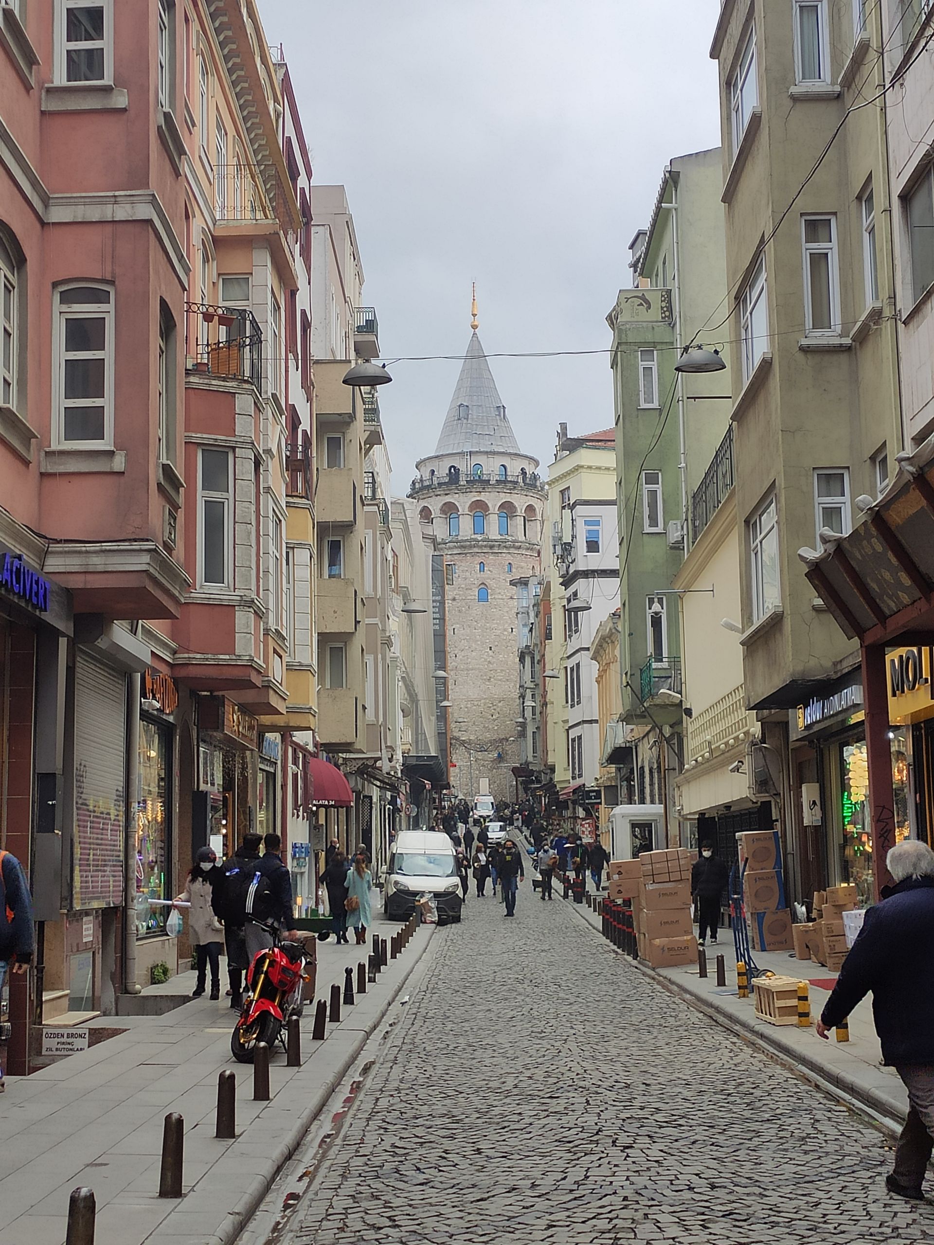 Стамбул: яшә, ярат, шөкер ит һәм хыяллан!