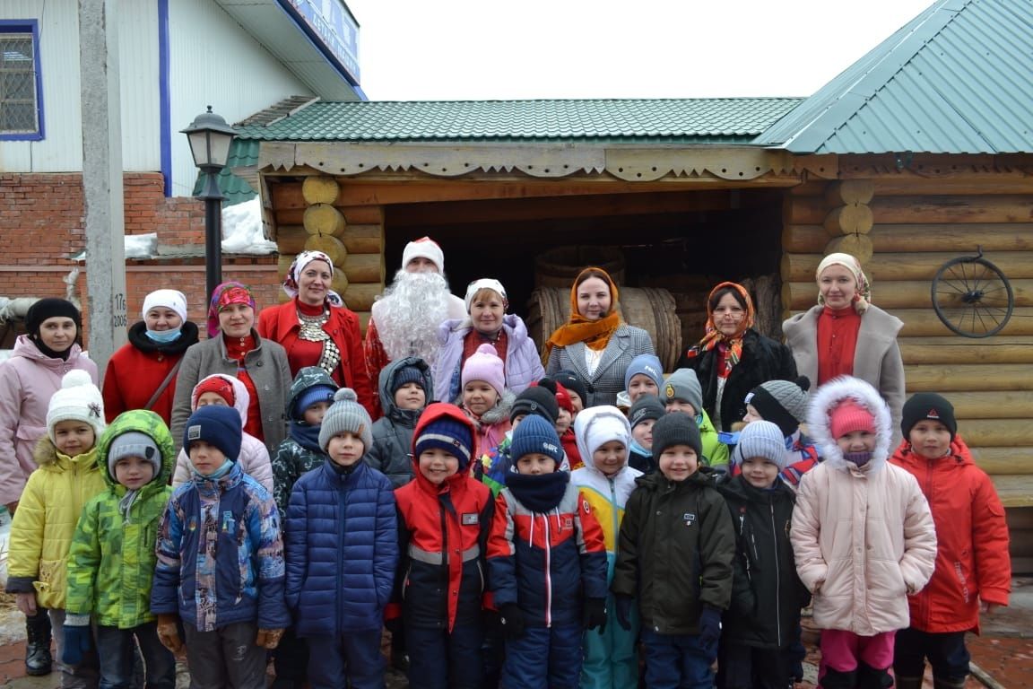 В Кукморе воспитанникам детского сада показали один из обрядов кряшенской культуры «Чана ташлау»