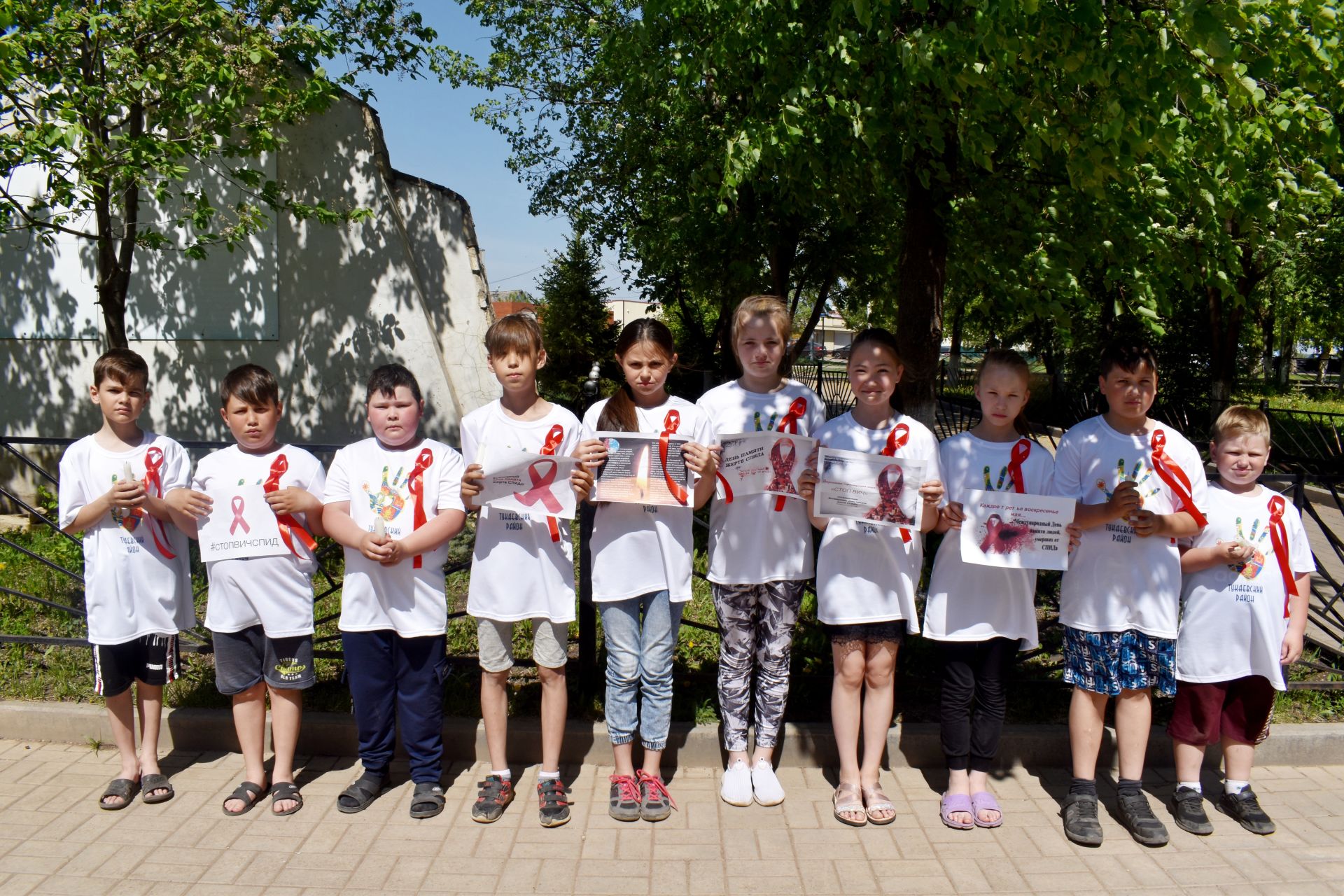 В поселке Татарстан прошла акция «Красная ленточка» ко  Всемирному дню памяти жертв СПИДа