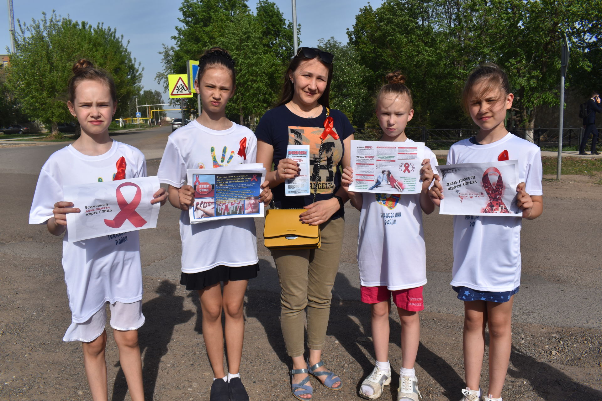 В поселке Татарстан прошла акция «Красная ленточка» ко  Всемирному дню памяти жертв СПИДа