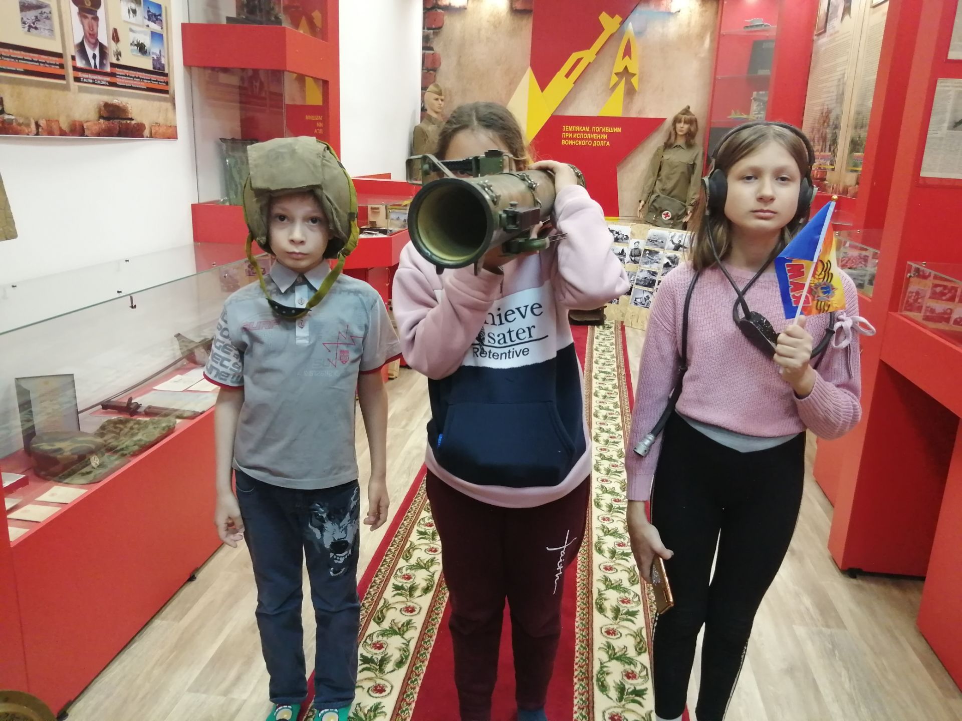 В поселке Татарстан в преддверии Дня Победы дети посетили музей боевой славы «Патриот»