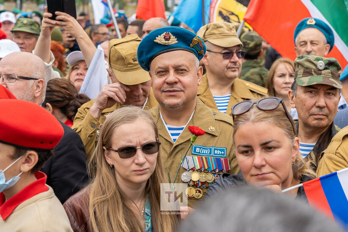 Иван Егоров Казанның Җиңү паркында интернационалист сугышчыларга һәйкәл ачуда катнашты