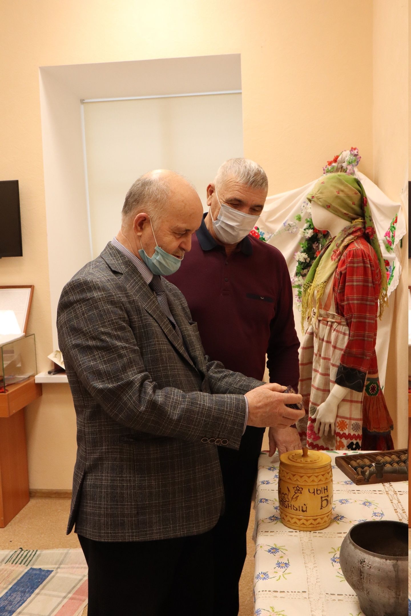 В Культурном центре имени Якова Емельянова открылась выставка менделеевских кряшен