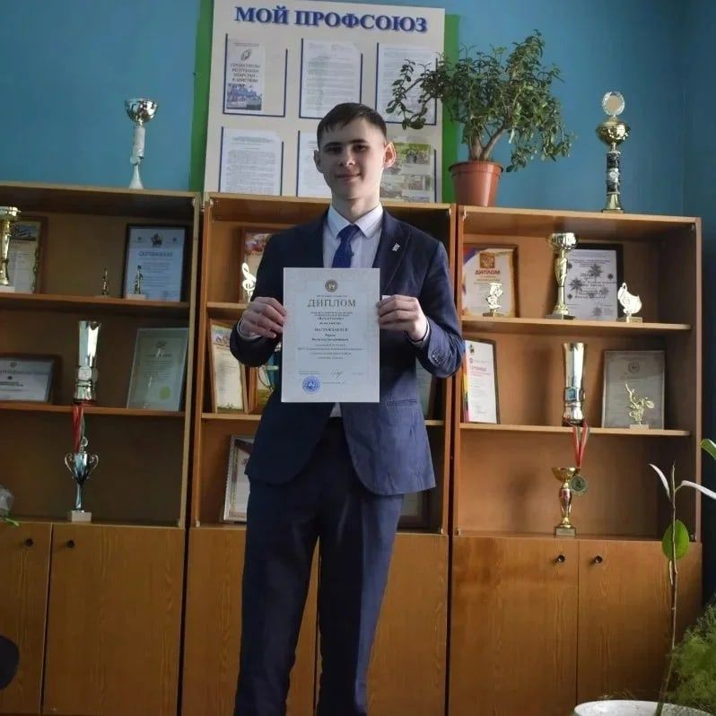 Ученик школы села Бурды Валентин Чернов выиграл олимпиаду по математике