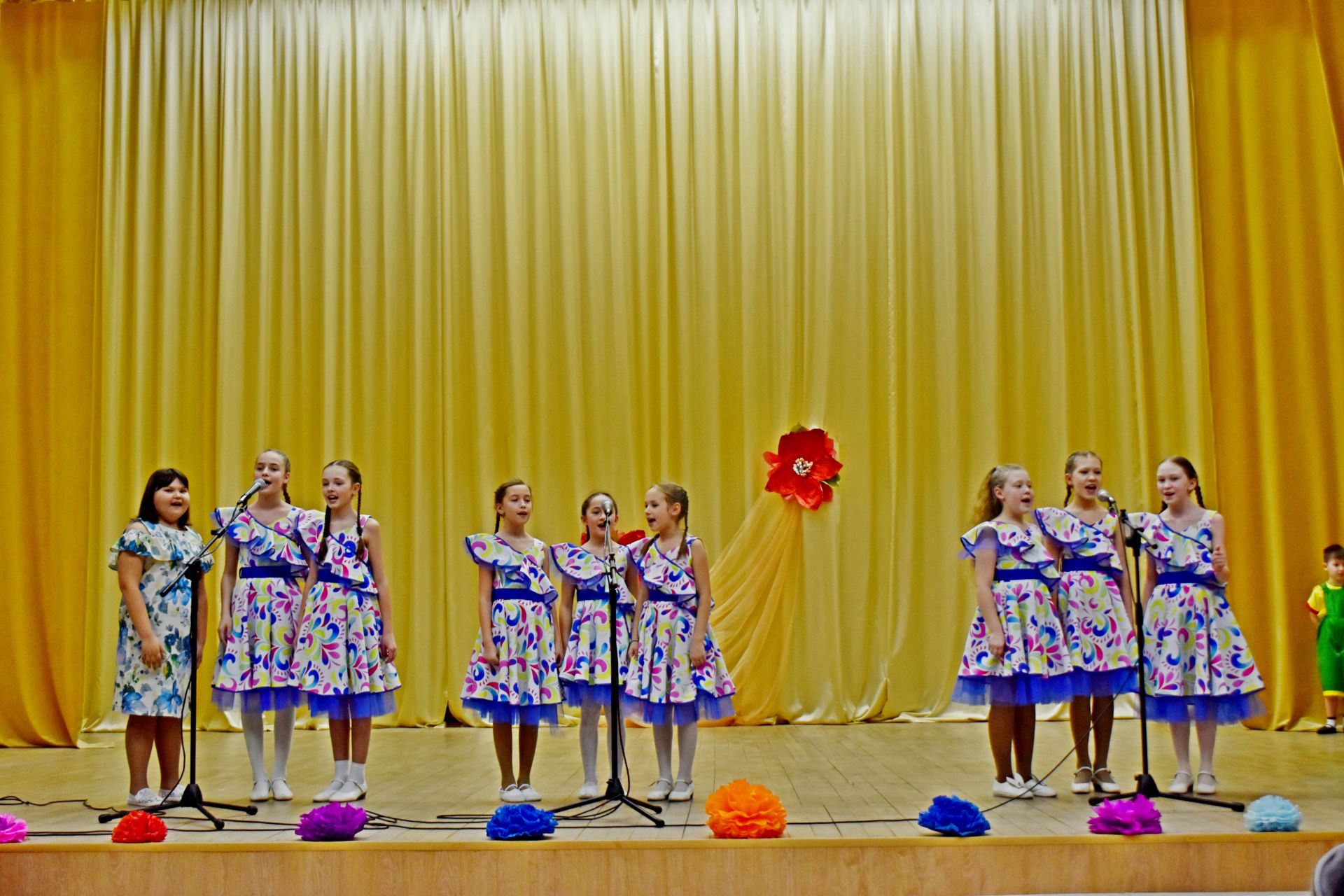 В поселке Татарстан прошел праздничный концерт, посвященный Международному женскому дню