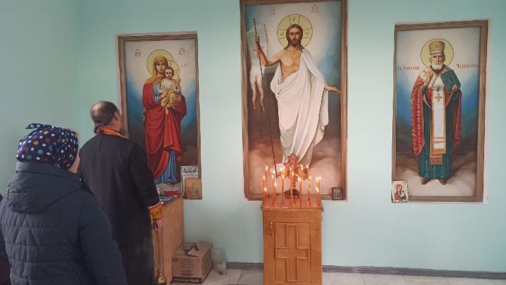 Отец Павел Чурашов провел пасхальные заупокойные богослужения в храме Воскресения Христова Алексеевского