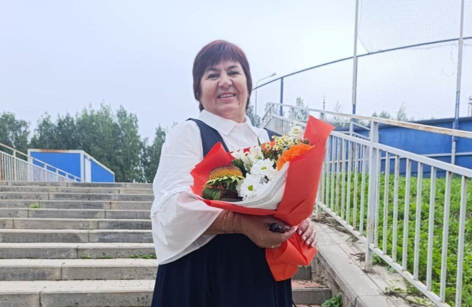 Красный Ключ поселогы мәктәбе укытучысы Зинаида Пестровага мактау билгесе тапшырылган