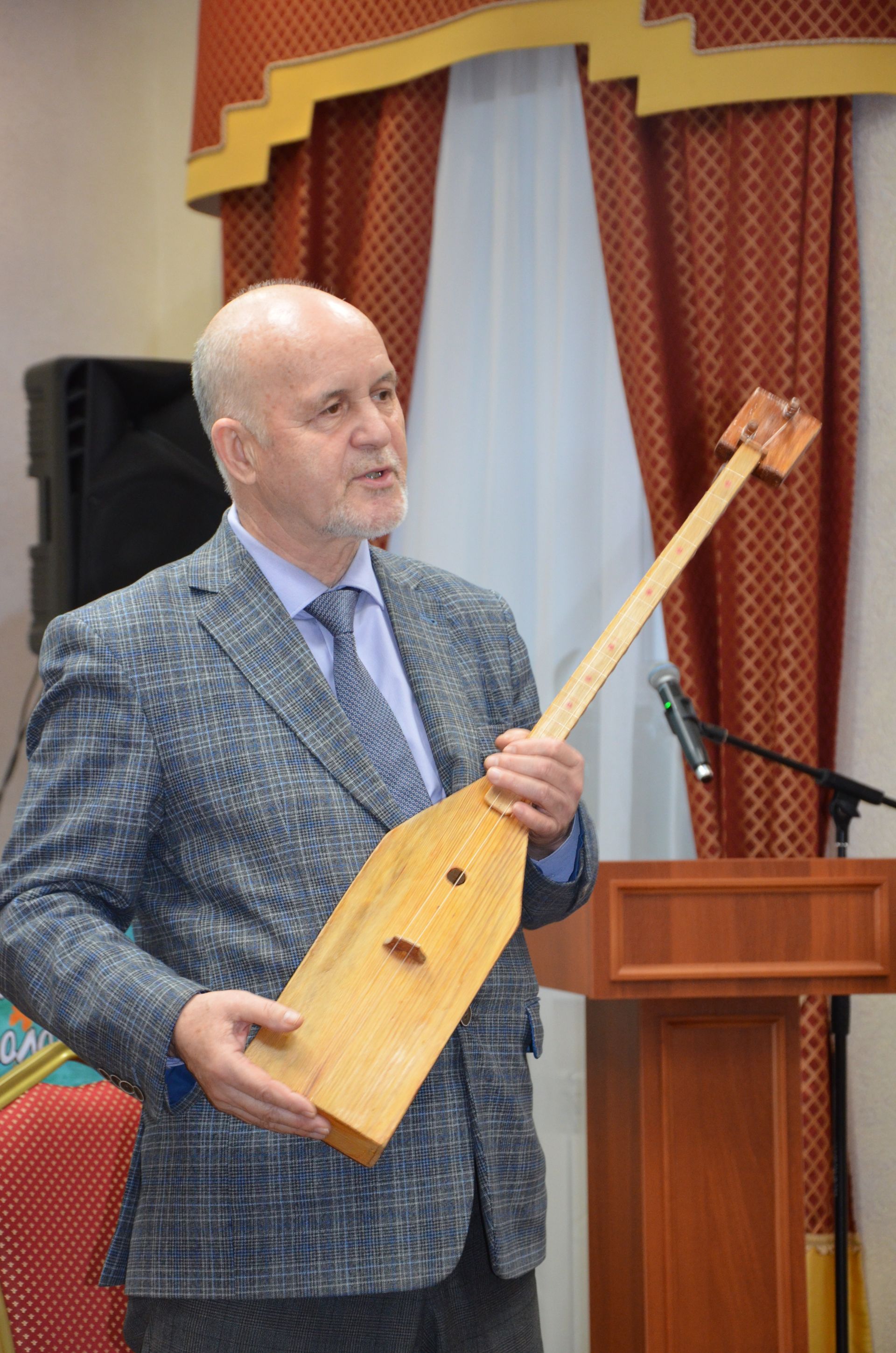 Геннадий Макаров: «Элгәреге уен кораллары турында белергә теләүчеләр шактый”