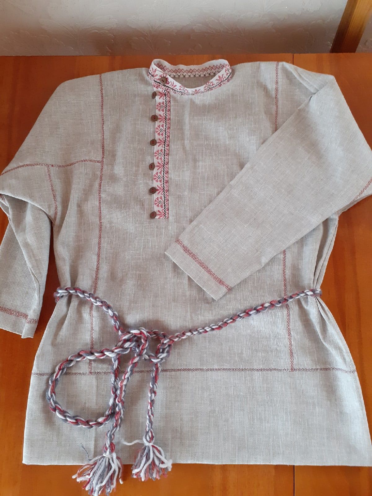 Ирләр күлмәгендә ни өчен кыек яка?