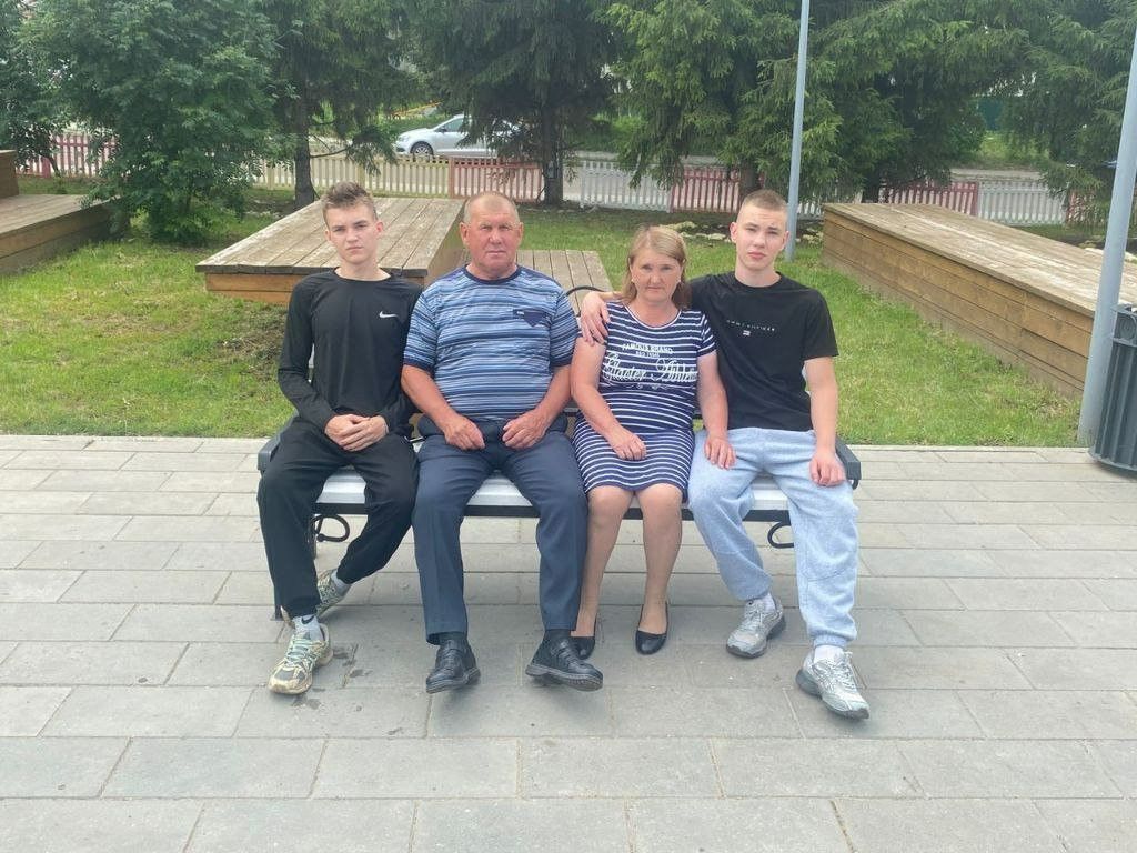 Югары Кондратадан Нина белән Степан Журавлевлар үзләренеке генә булган бергәлек юлыннан атлыйлар