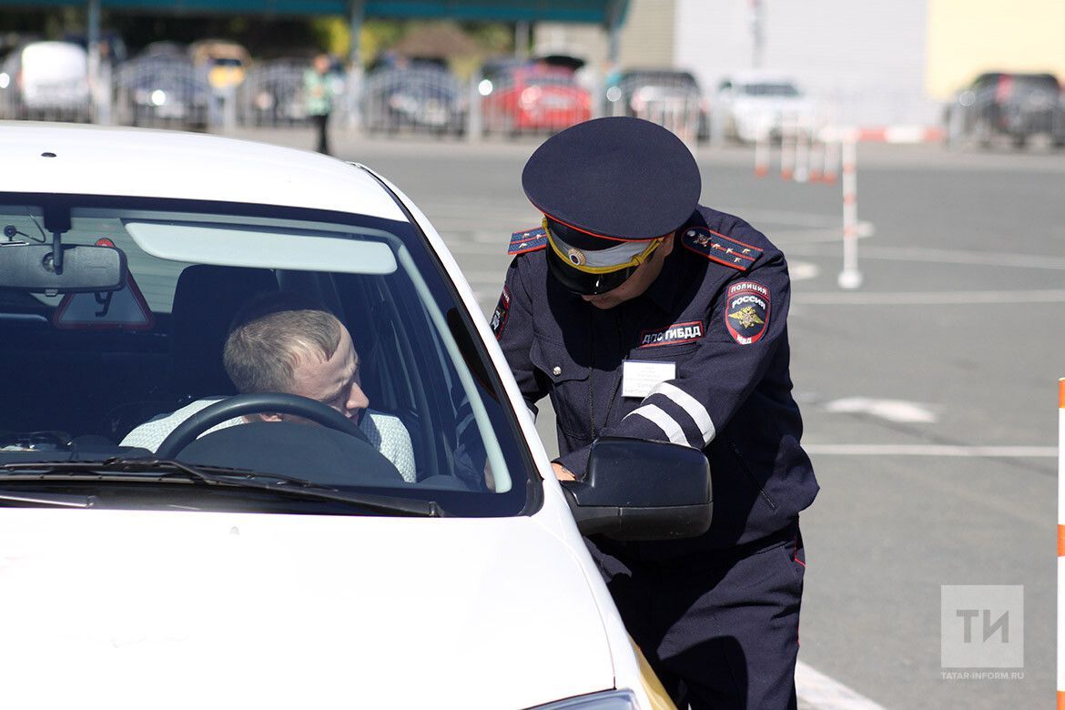 Россиядә машина йөртүчеләрне таныклыктан мәхрүм итә алачаклар