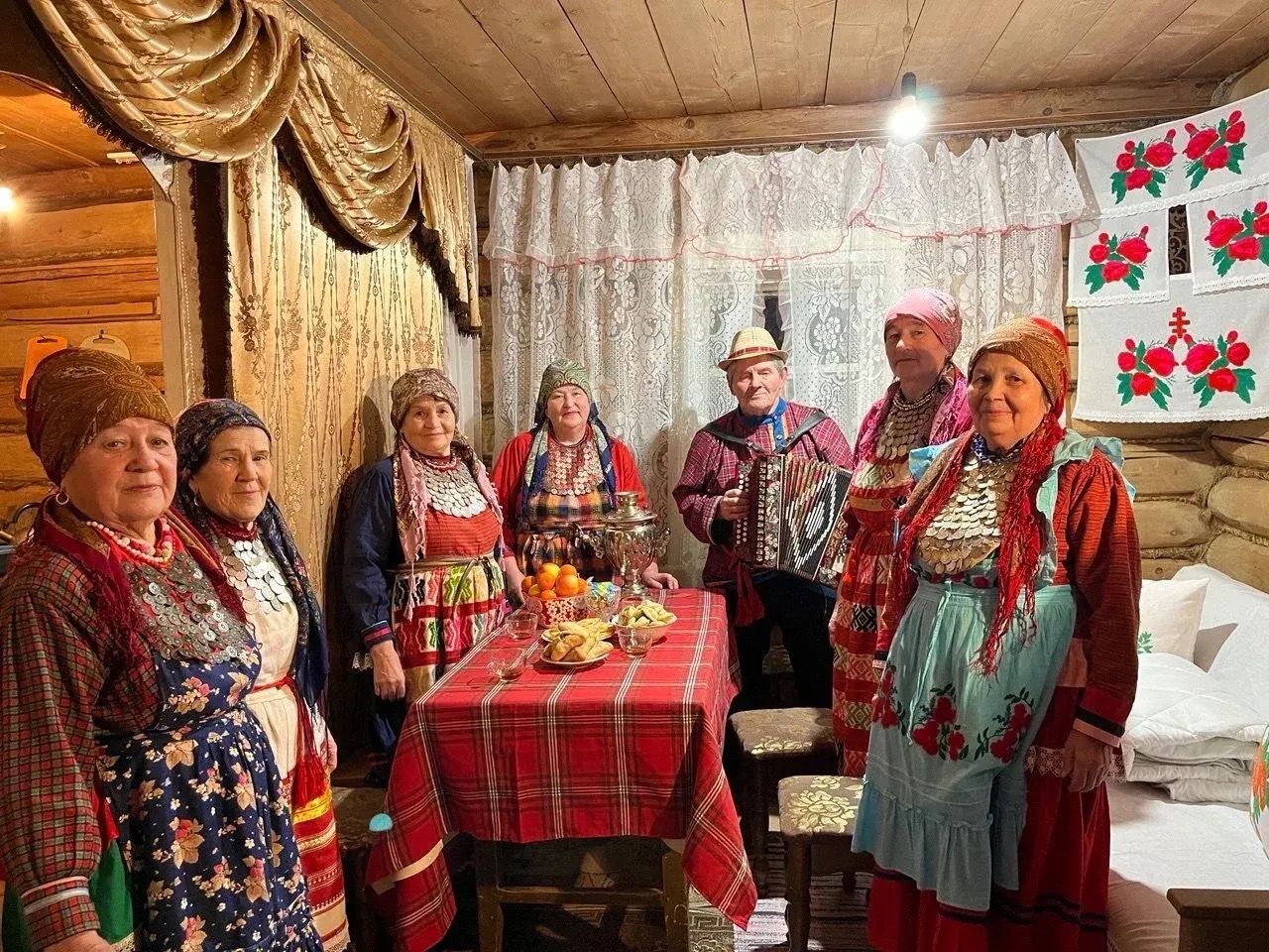 Комазан Башы авылында «Өй чуклау» йоласын башкарганнар