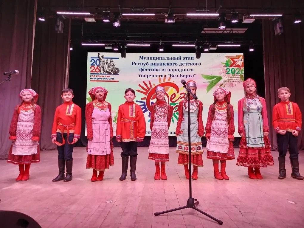 Минзәләнең «Дуслык» фольклор төркеме халык иҗаты фестиваль-бәйгесендә керәшен җыруы башкарды