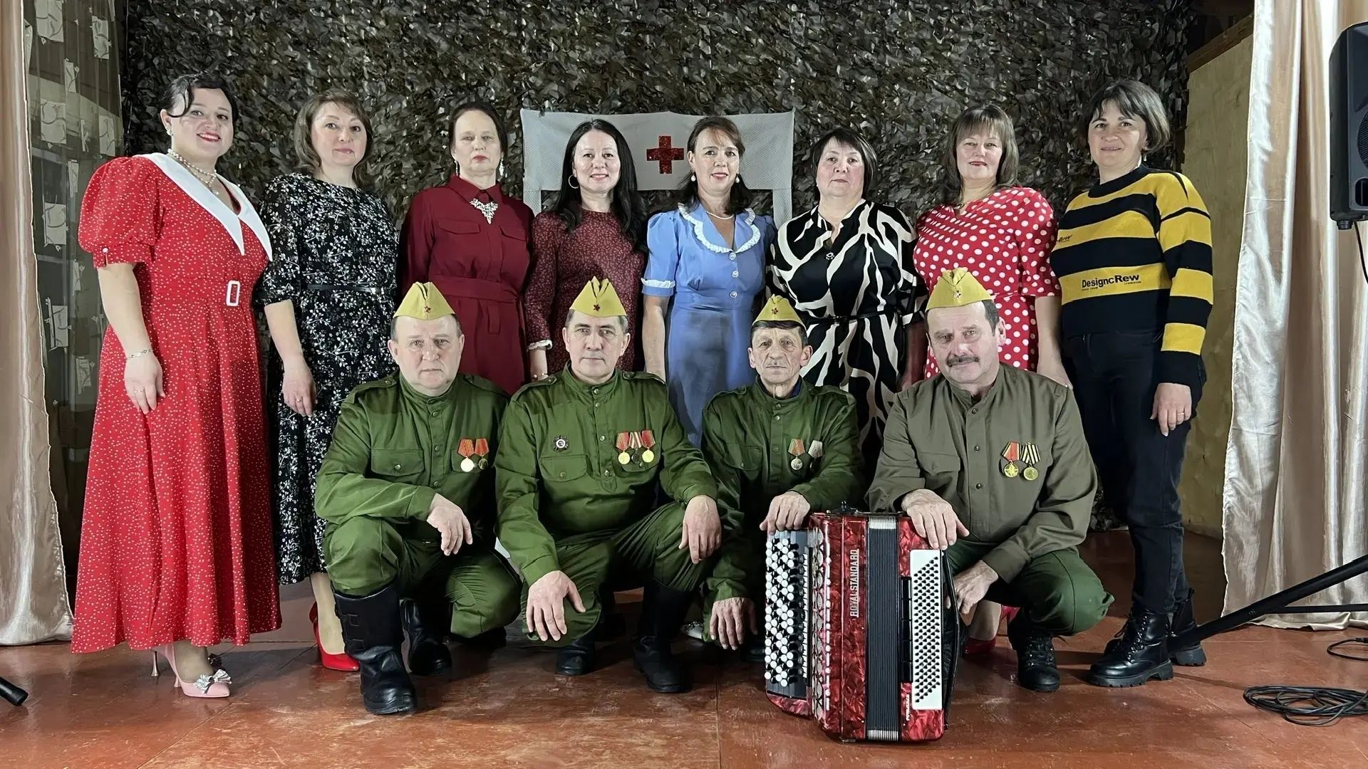 Балык Бистәсе мәдәният хезмәткәрләре Колышчыларга  бүләк ясаган