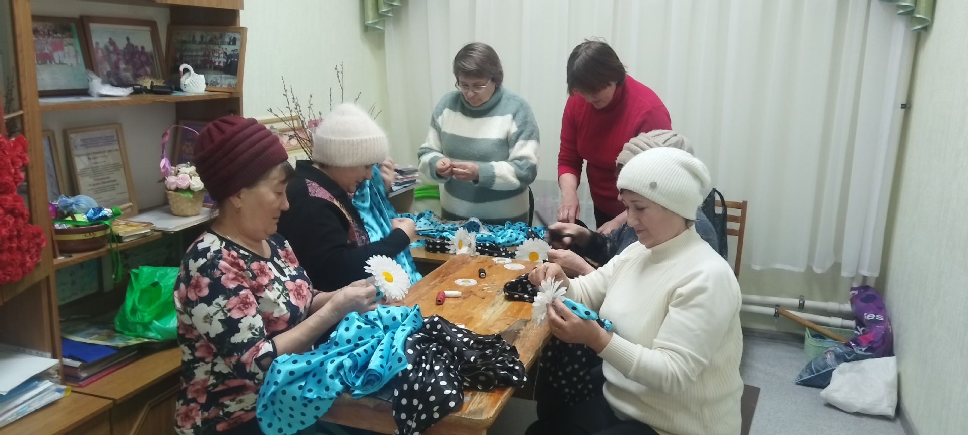 Дүсмәт мәдәният йортының сәнгать җитәкчесе Анфиса Степановадан яңа бию костюмнары