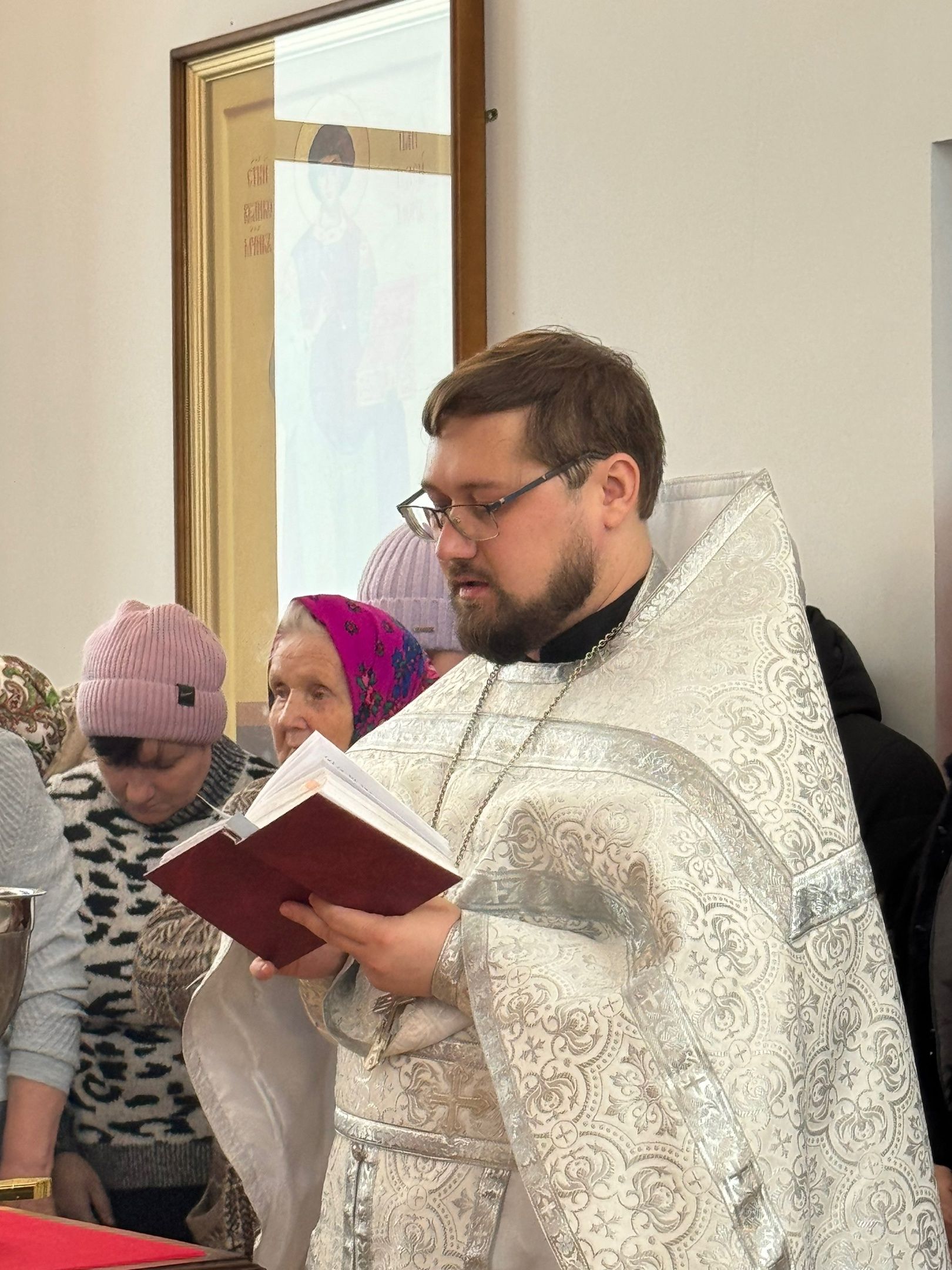 Иванай чиркәве настоятеле Илия Минихачевка медальләр тапшырылды